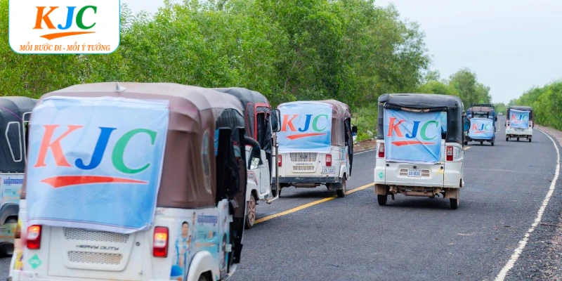 Giải đua Tuktuk bùng nổ tại Mộc Bài