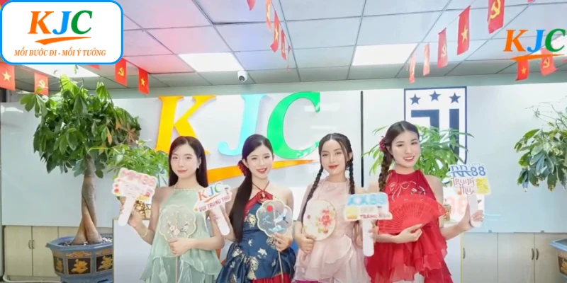 Món quà đong đầy dành cho nhân viên KJC dịp Trung thu